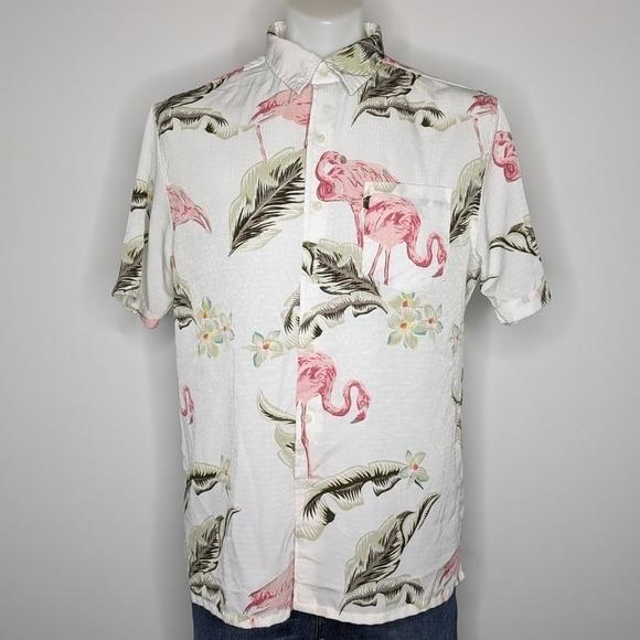✨3/$15  Croft & Barrow Easy Care white pink flamingo short sleeve button up M - Picture 1 of 7